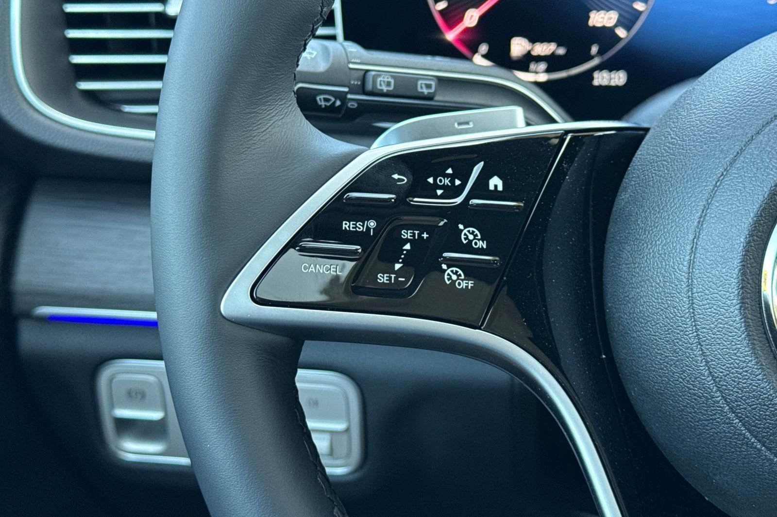 New 2026 MANUFAKTUR Alpine Grey Mercedes-Benz GLE 450 image 30