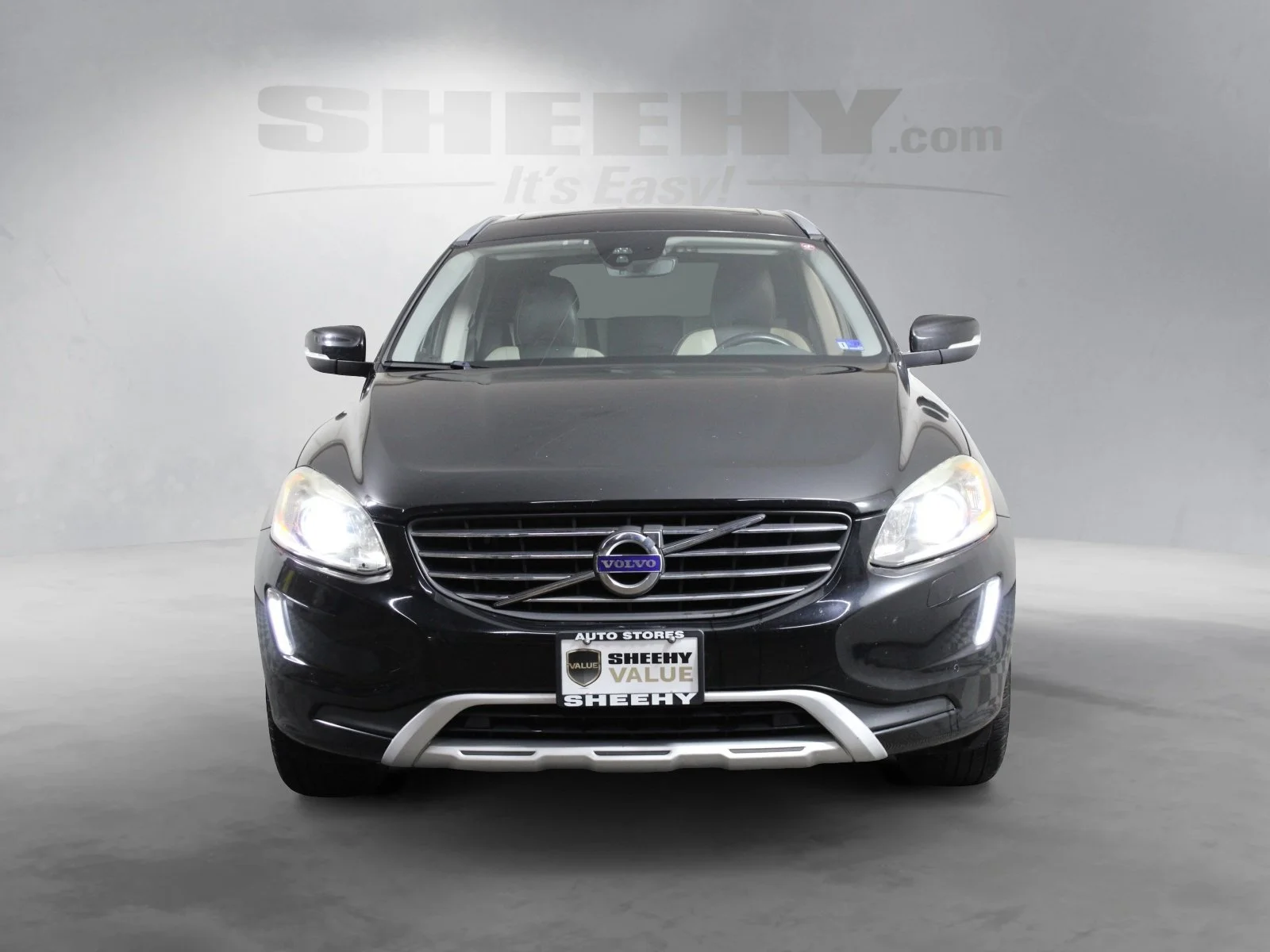 Used 2017 Black Volvo T5 Dynamic image 14