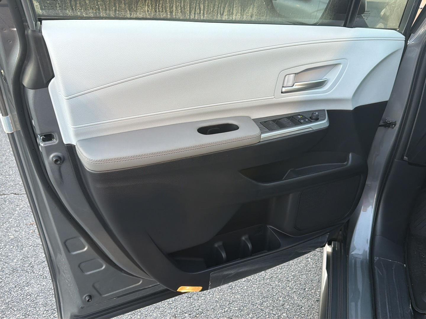 New 2026 Heavy Metal Toyota XLE 8-Passenger image 16