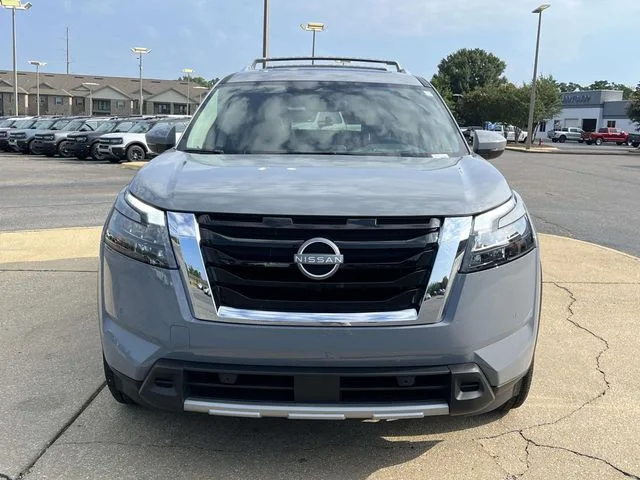 Used 2025 Gray Nissan Platinum image 8