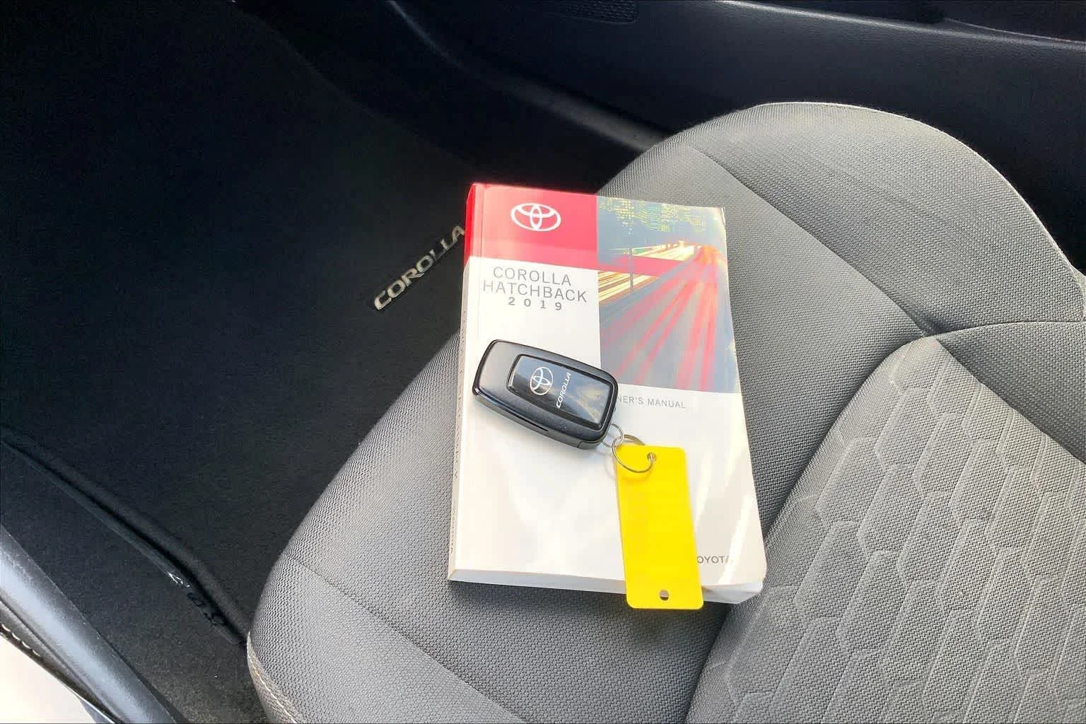 Used 2019 Sil/silver Toyota SE image 19