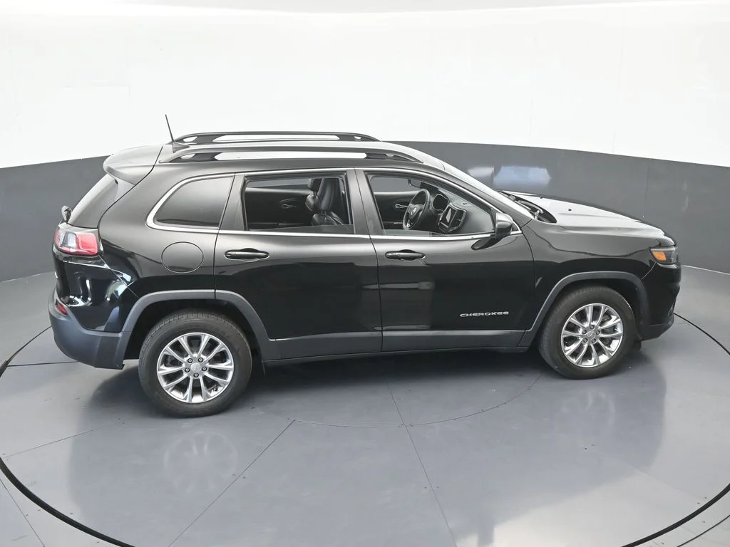 Used 2022 Diamond Black Crystal Pearlcoat Jeep Latitude Lux image 48