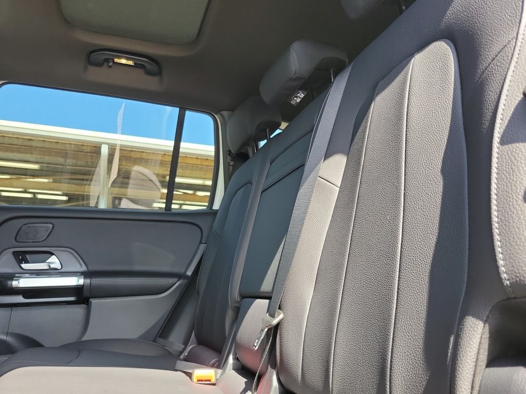 New 2026 Polar White Mercedes-Benz GLB 250 image 9