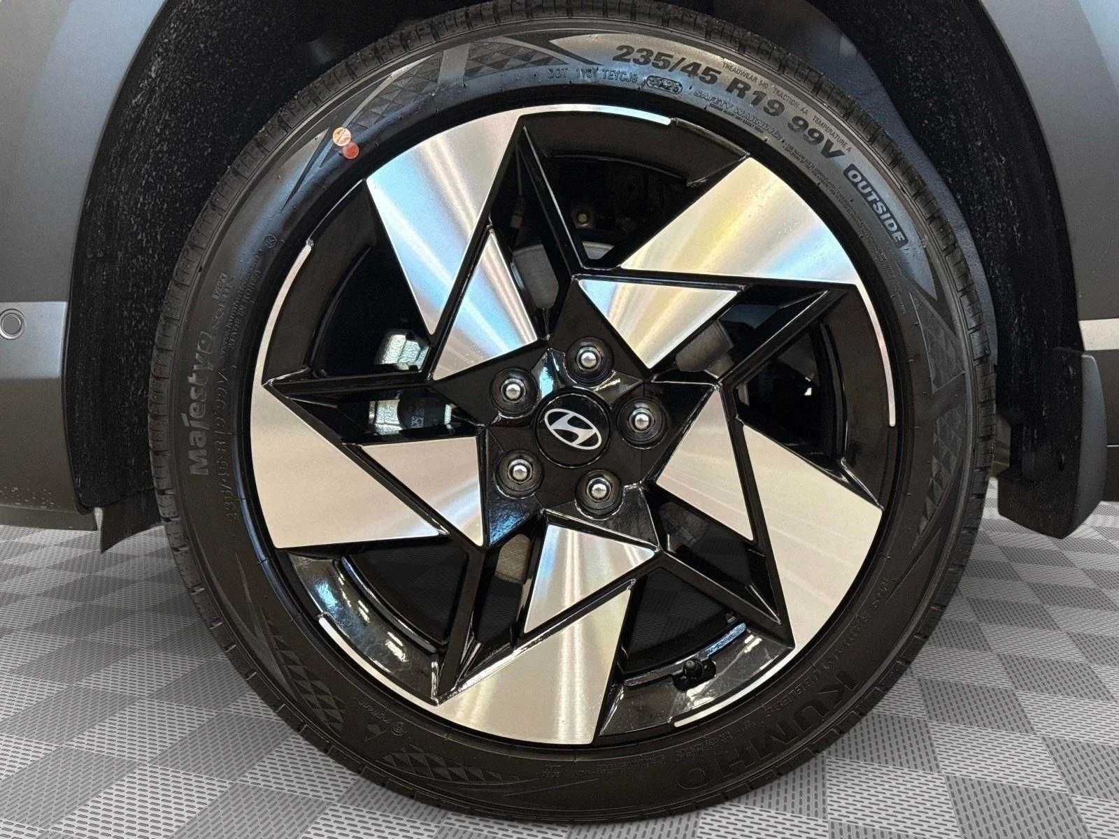 New 2026 Cyber Gray Metallic Hyundai Limited image 10