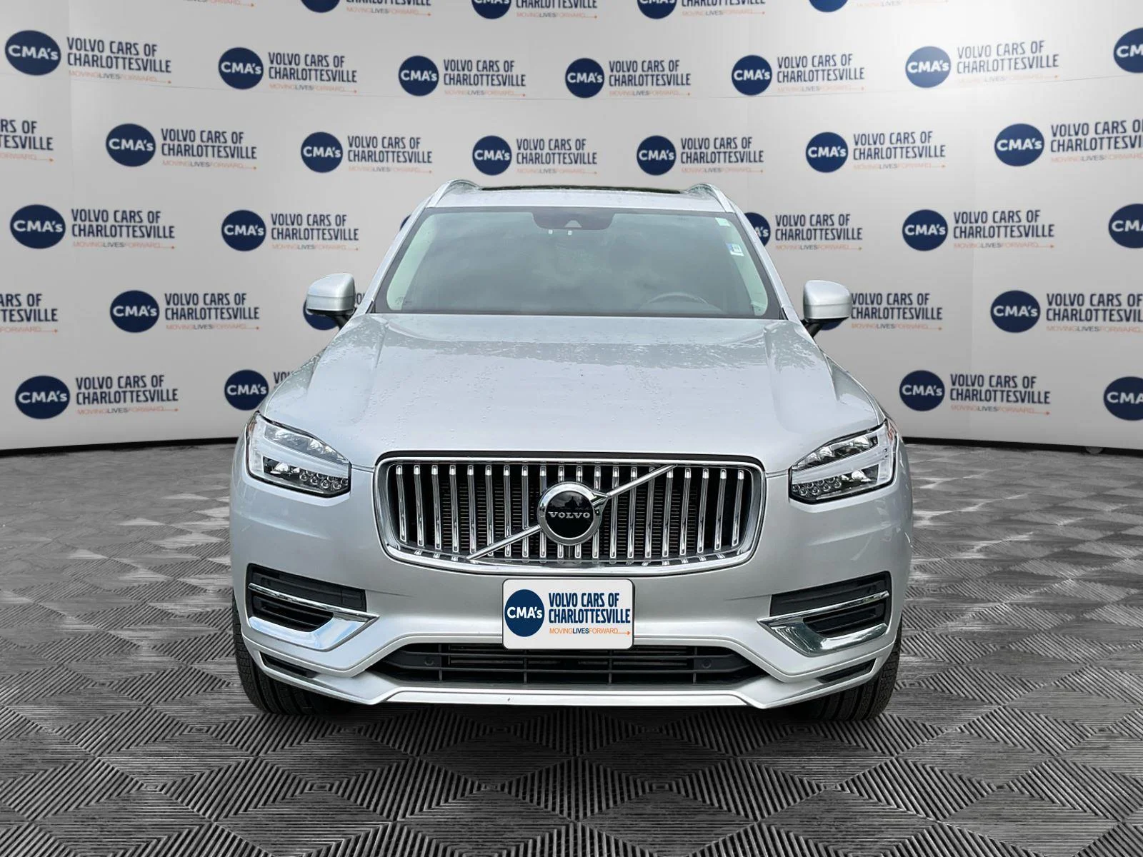Used 2022 Bright Silver Metallic Volvo Inscription image 8