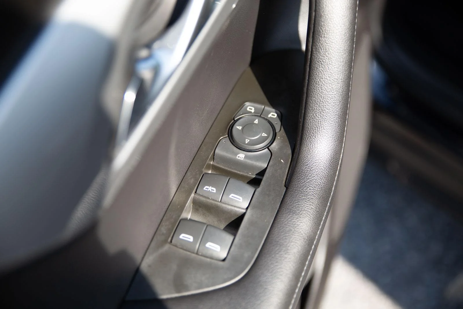 Used 2021 Midnight Blue Metallic Chevrolet 2LT image 20