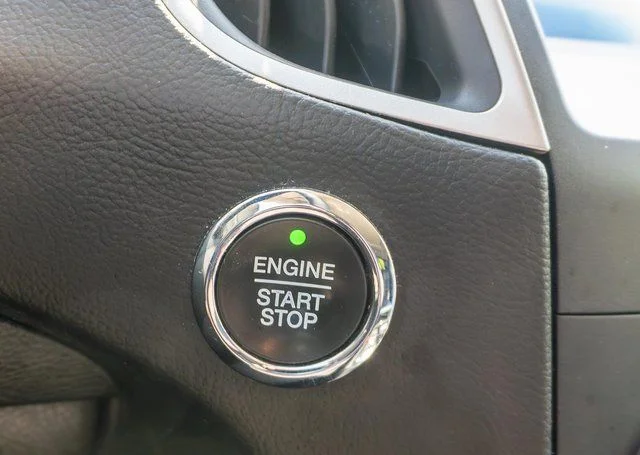 Used 2019 Gray Ford SEL image 27