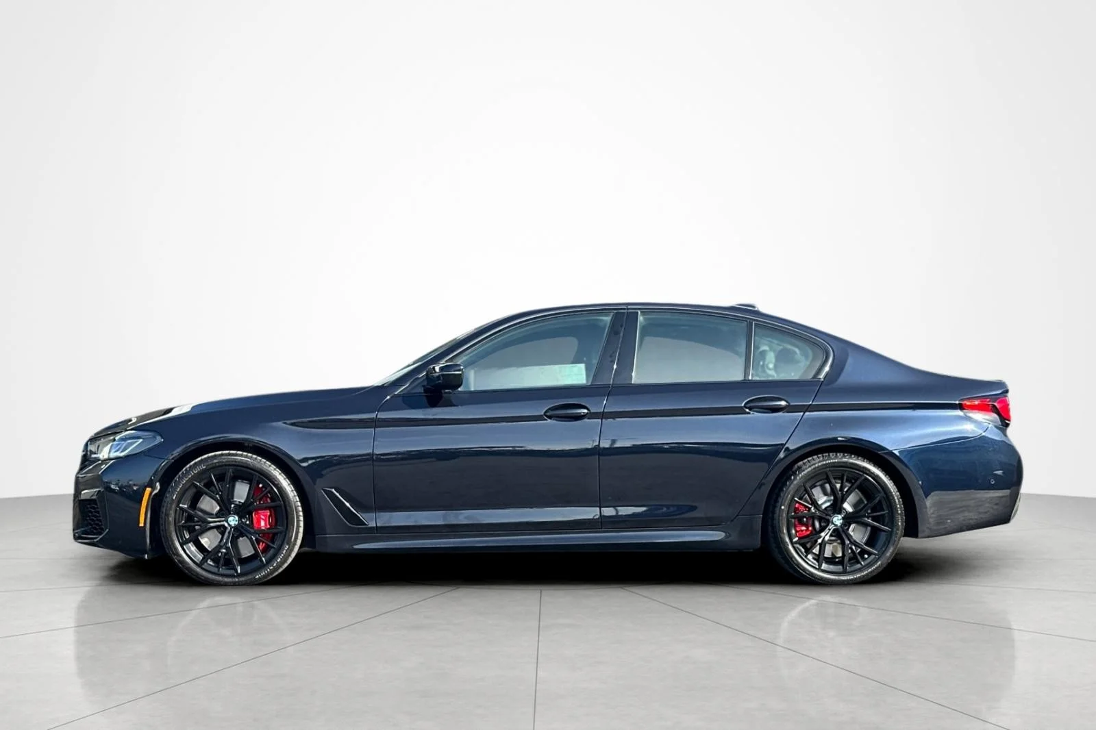 Used 2023 Carbon Black Metallic BMW 540i image 2