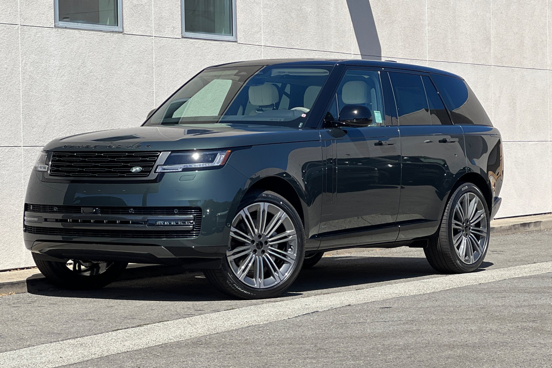 New 2026 Belgravia Green Land Rover SE image 1