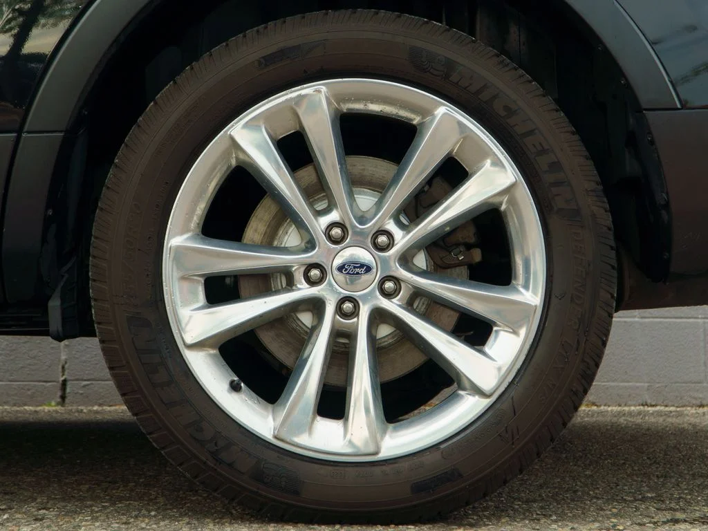Used 2018 Shadow Black Ford Limited image 13