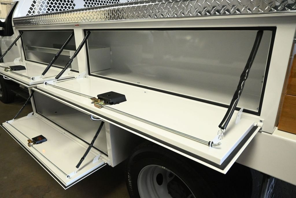New 2026 Oxford White Ford XL image 21