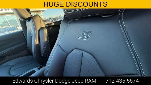 2026 Chrysler Pacifica Select - Photo 28