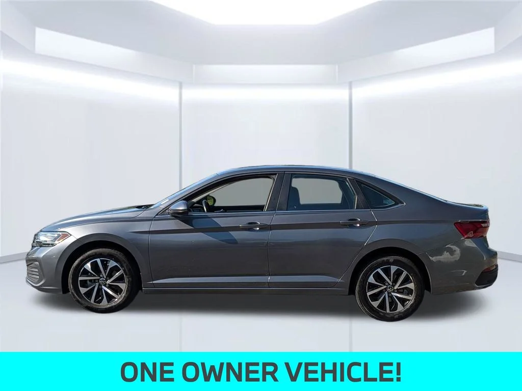 Used 2024 Black Volkswagen 1.5T S image 2
