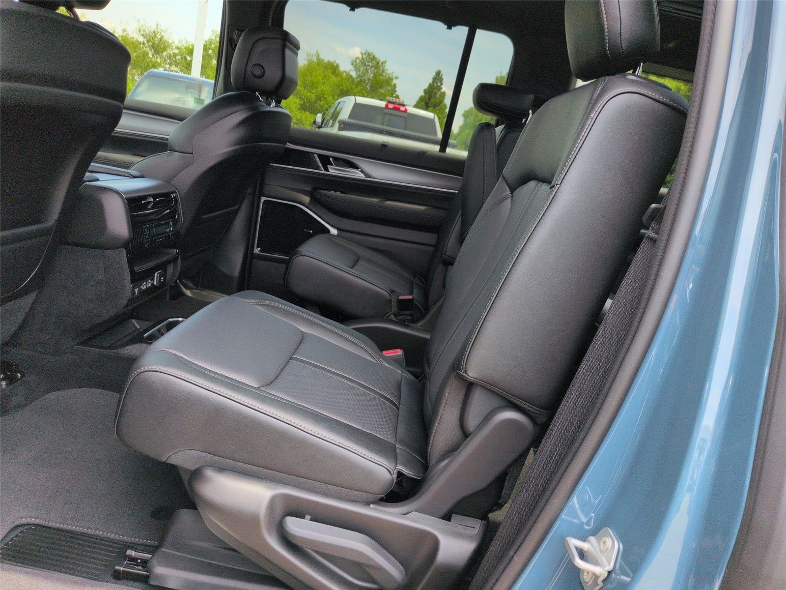 New 2026 Steel Blue Exterior Paint Jeep Limited Reserve image 34