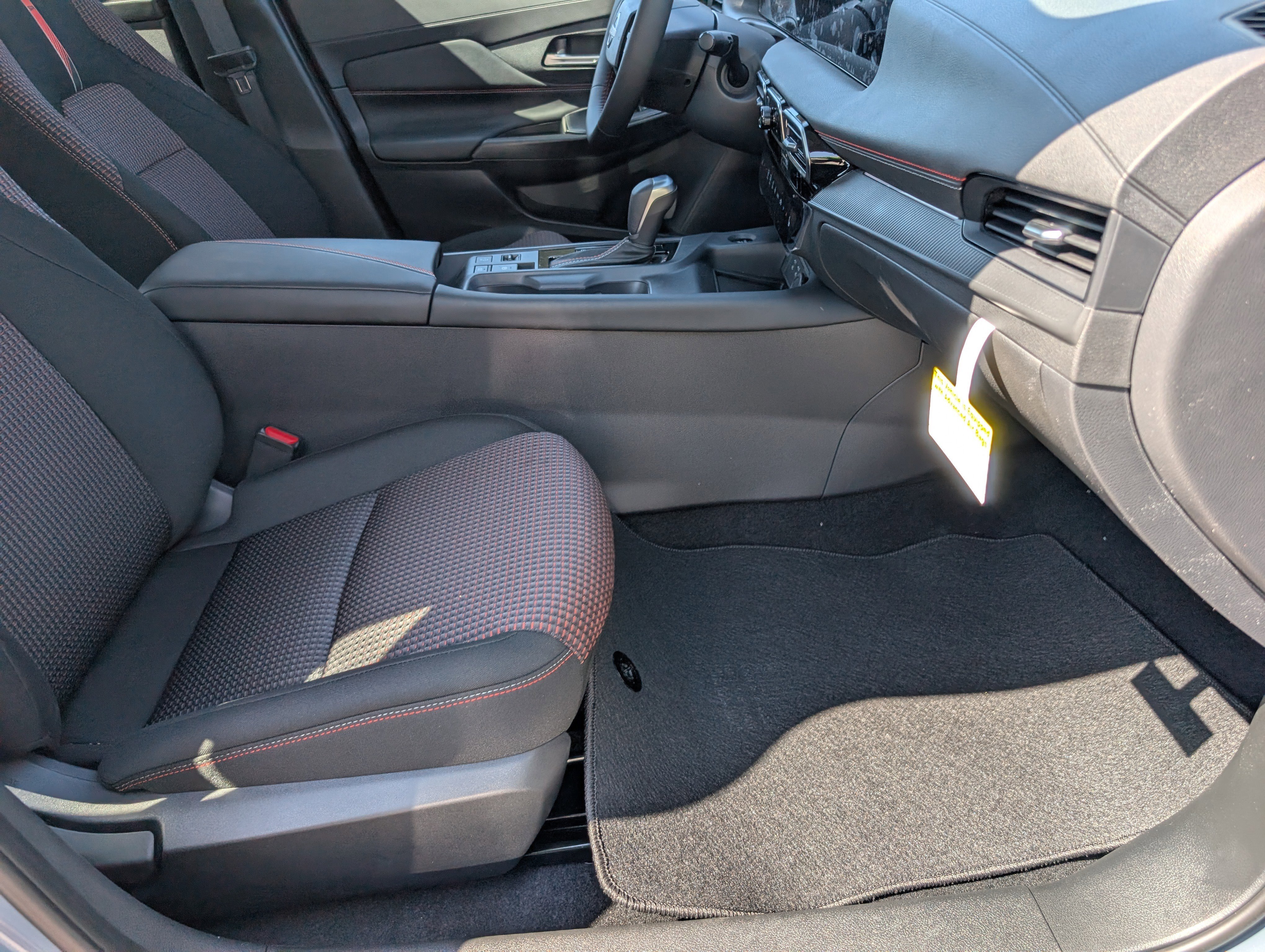 New 2026 Atlantic Gray Metallic / Super Black Two-tone Nissan SR image 26