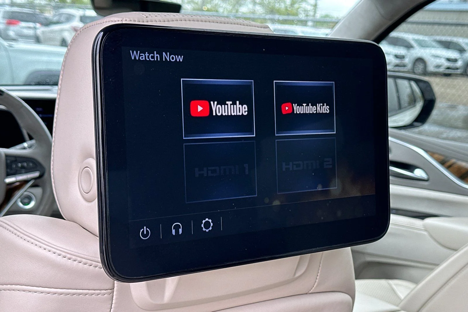 Used 2022  Cadillac Sport Platinum image 16