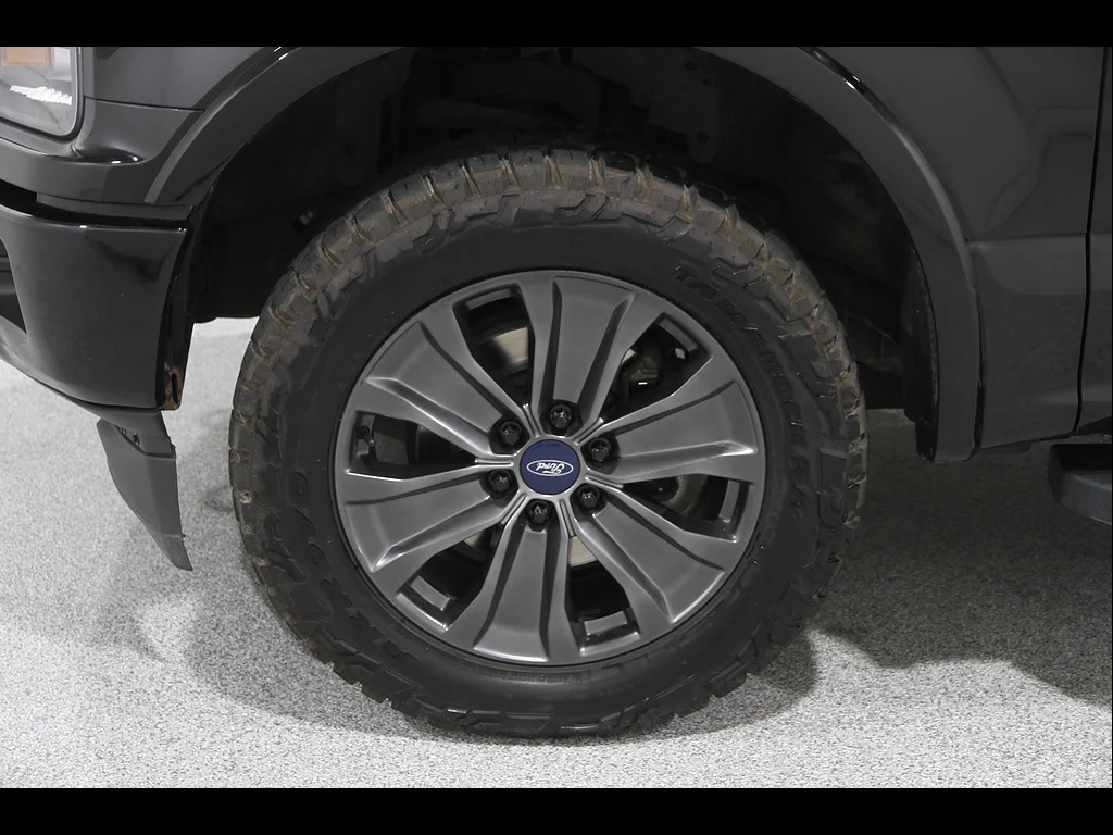 Used 2018 Shadow Black Ford XLT image 25