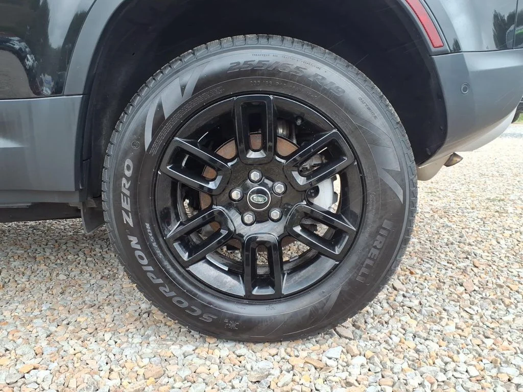 Used 2025  Land Rover S image 24