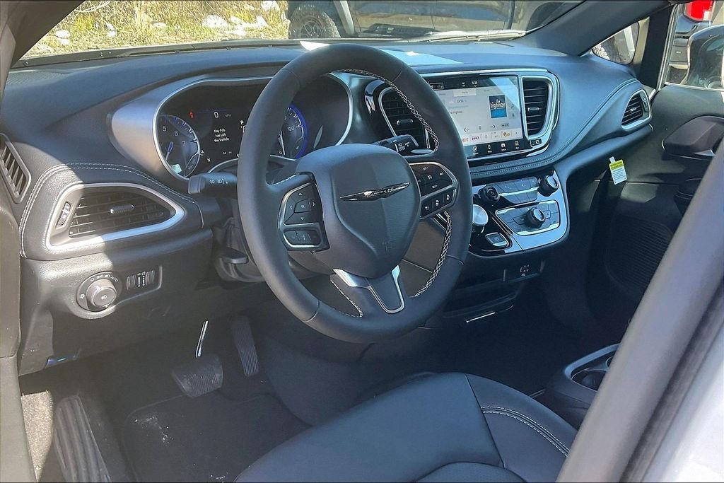 New 2026 Chrysler Pacifica Select 4D Passenger Van