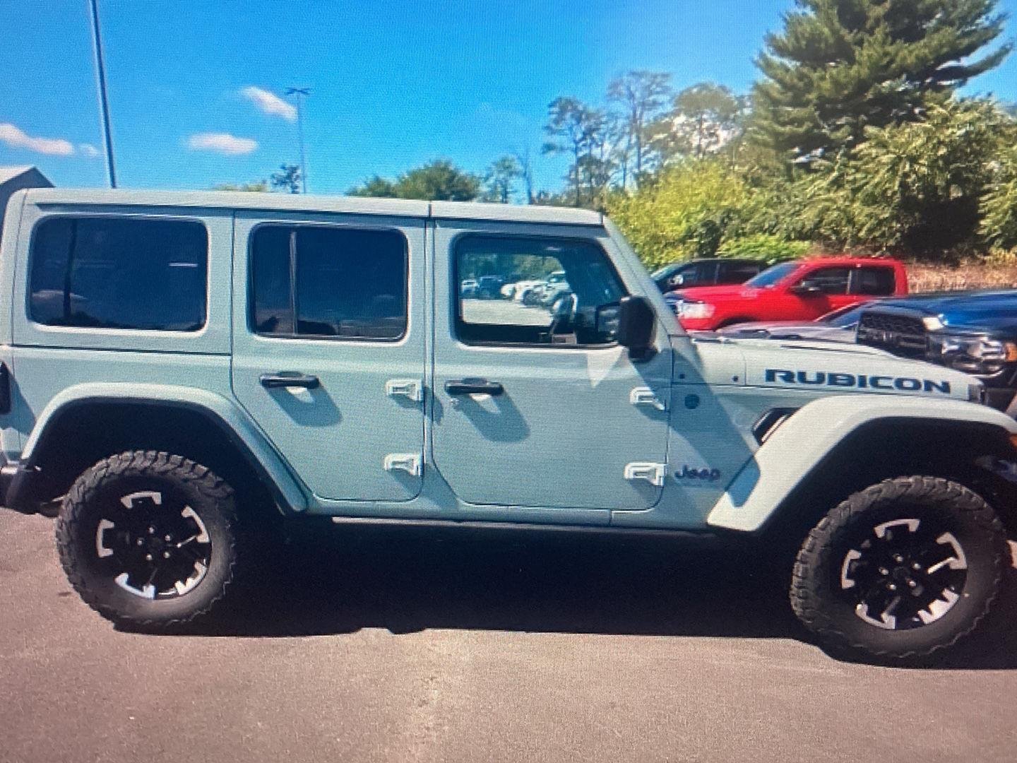 Used 2024 Earl Clearcoat Jeep Rubicon X image 3