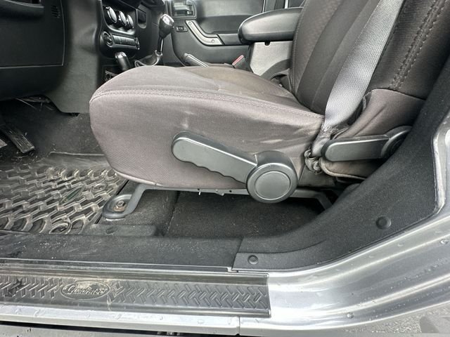 Used 2015 Silver Jeep Unlimited Sport image 16