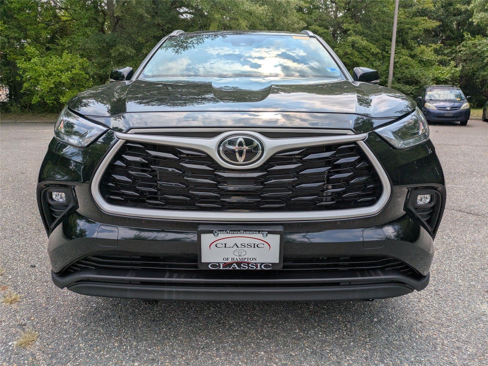 Used 2023 Midnight Black Metallic Toyota XLE image 9