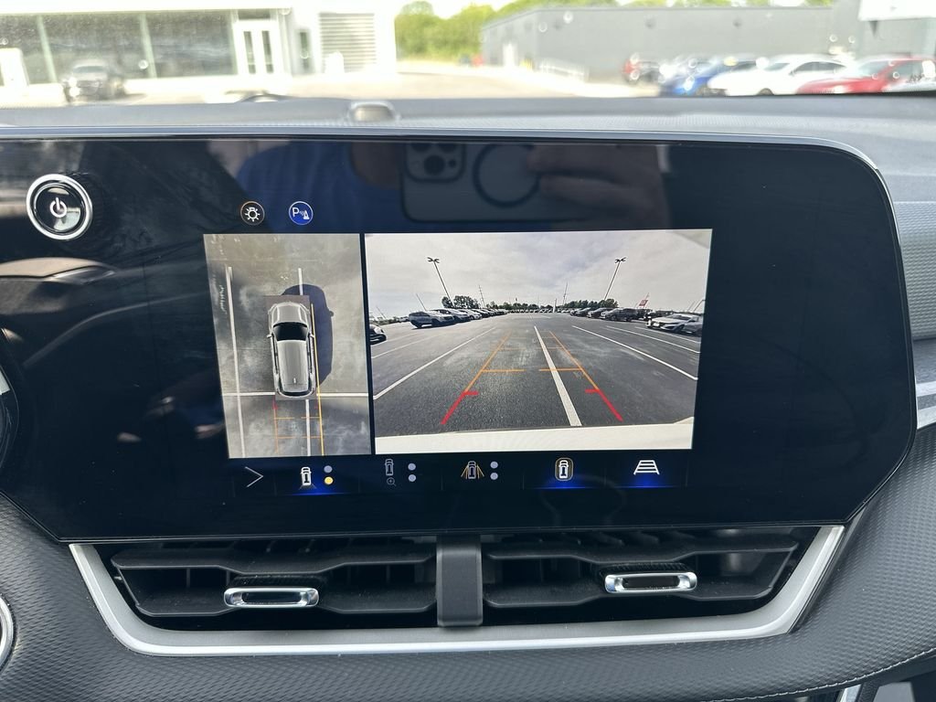 Used 2025 White Chevrolet LT image 23