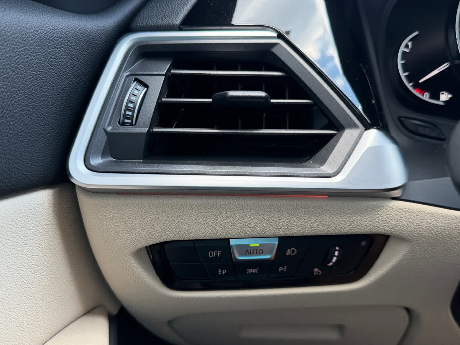 Used 2020 Mineral Gray Metallic BMW 330i xDrive image 19