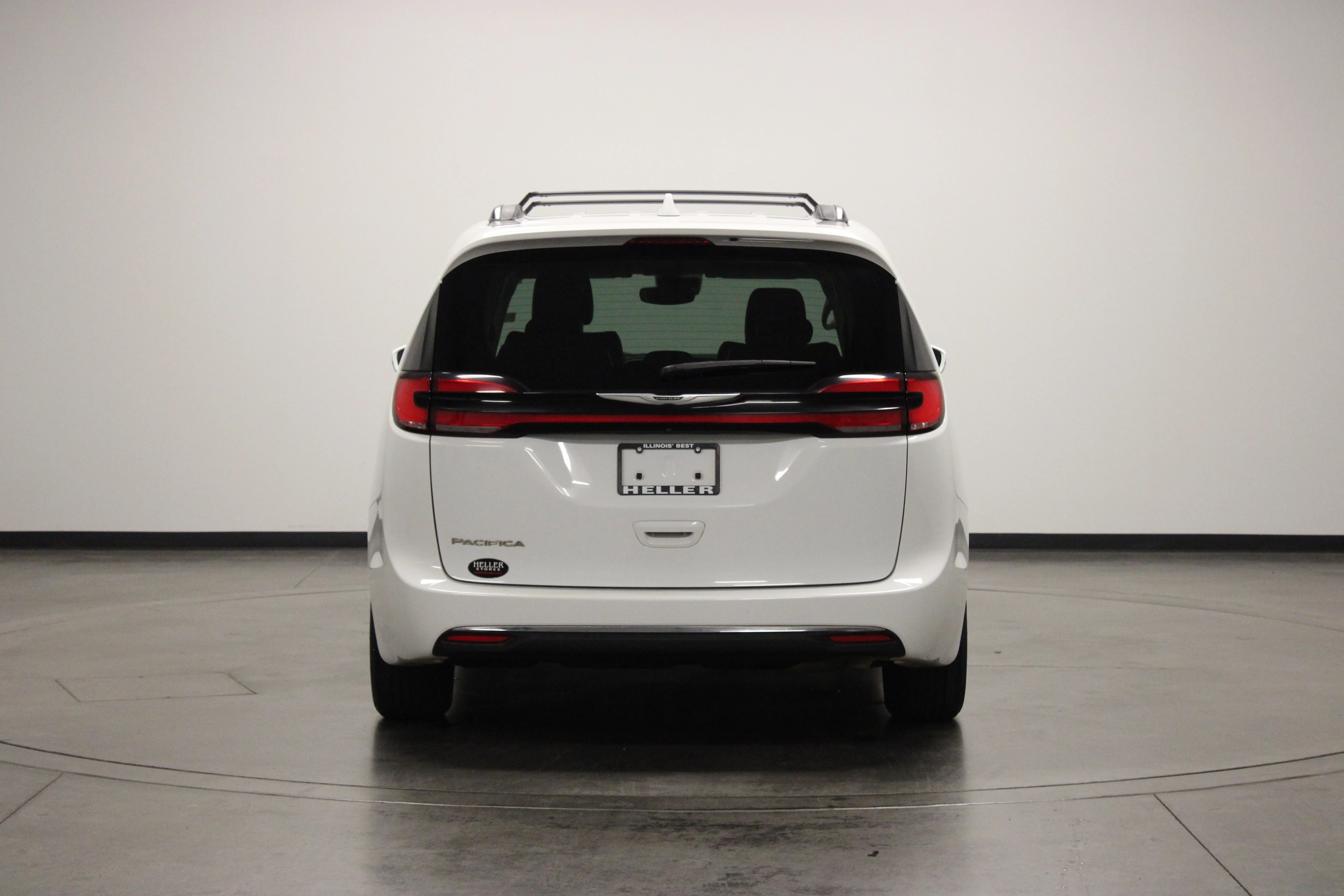 Used 2022 Bright White Clearcoat Chrysler Touring L image 7