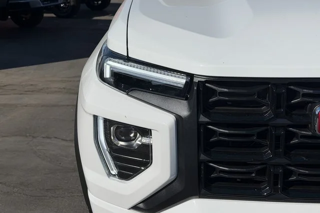 New 2026 Summit White GMC Elevation image 4