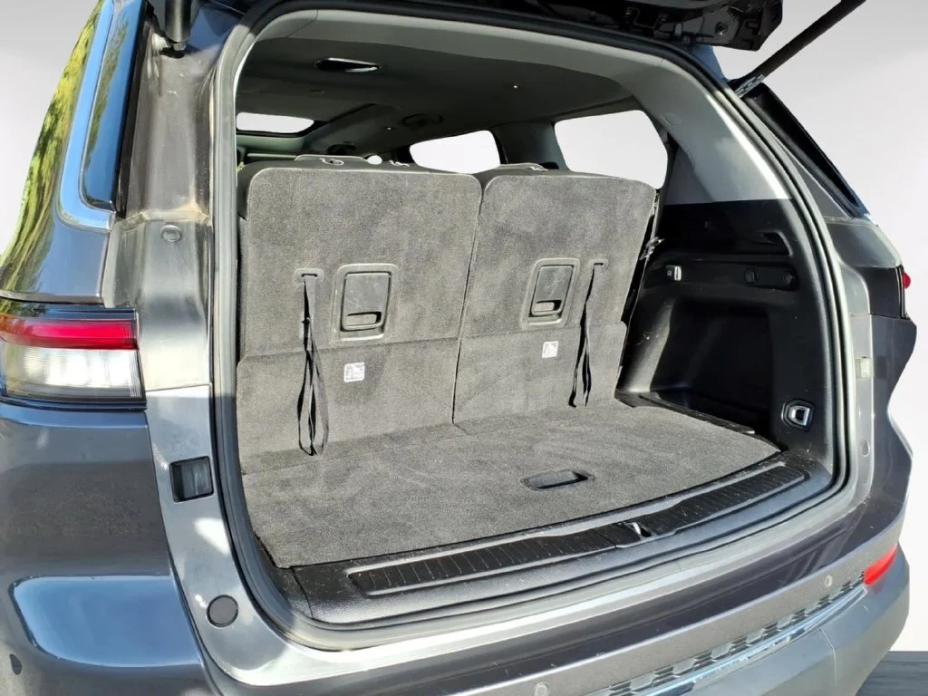 Used 2021 Gray Jeep Limited image 11