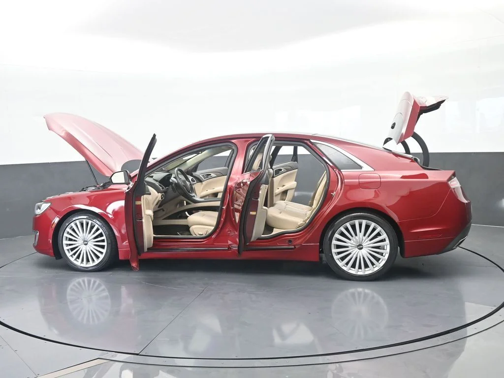 Used 2017 Ruby Red Metallic Lincoln Reserve image 80