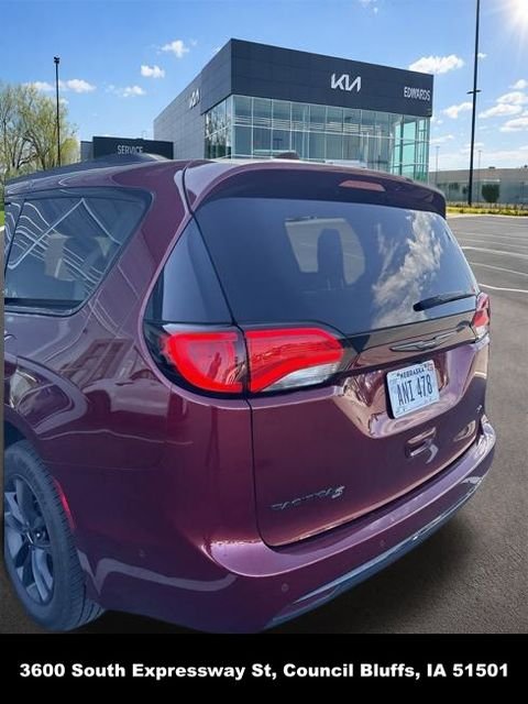 Used 2020 Red Chrysler Launch Edition image 12