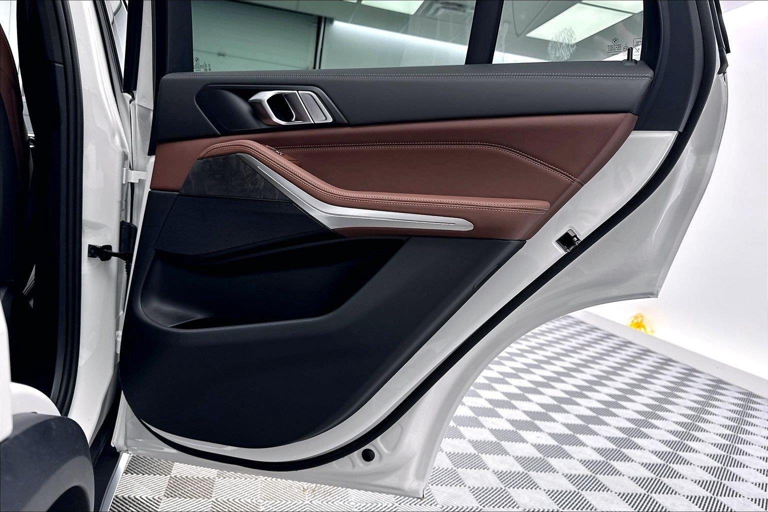 New 2026 Alpine White BMW xDrive50e image 32