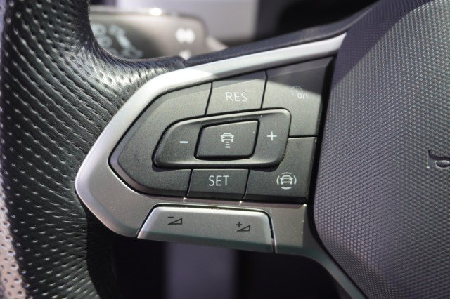 Used 2021 Deep Black Pearl Volkswagen 3.6L V6 SE w/Technology R-Line image 23