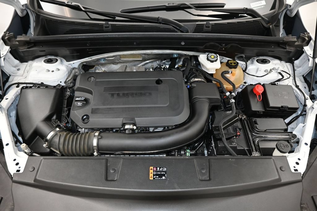 Used 2025 Summit White Buick Preferred image 26