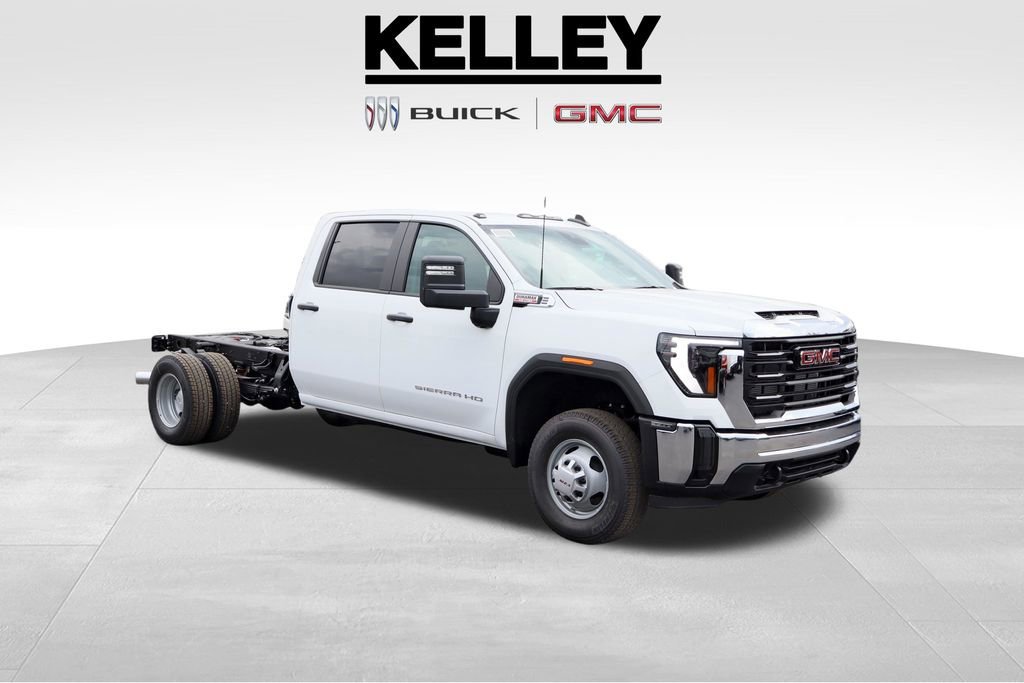 2026 GMC Sierra 4WD Crew Cab Chassis Pro's photo