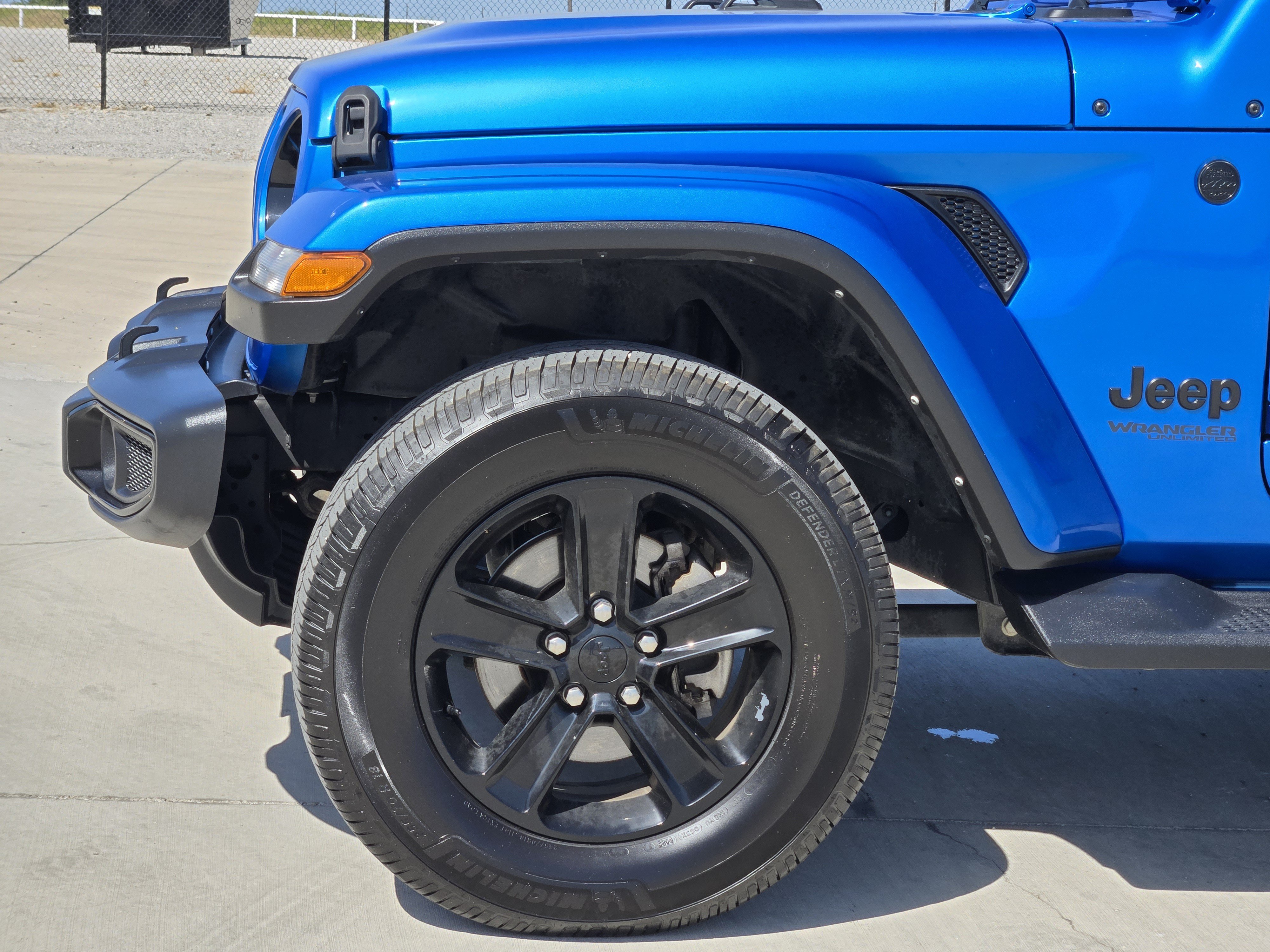 Used 2021 Hydro Blue Pearlcoat Jeep Unlimited Sahara Altitude image 9