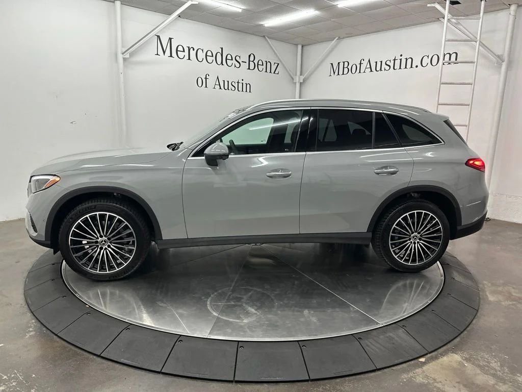New 2027 White Mercedes-Benz GLC 300 image 4