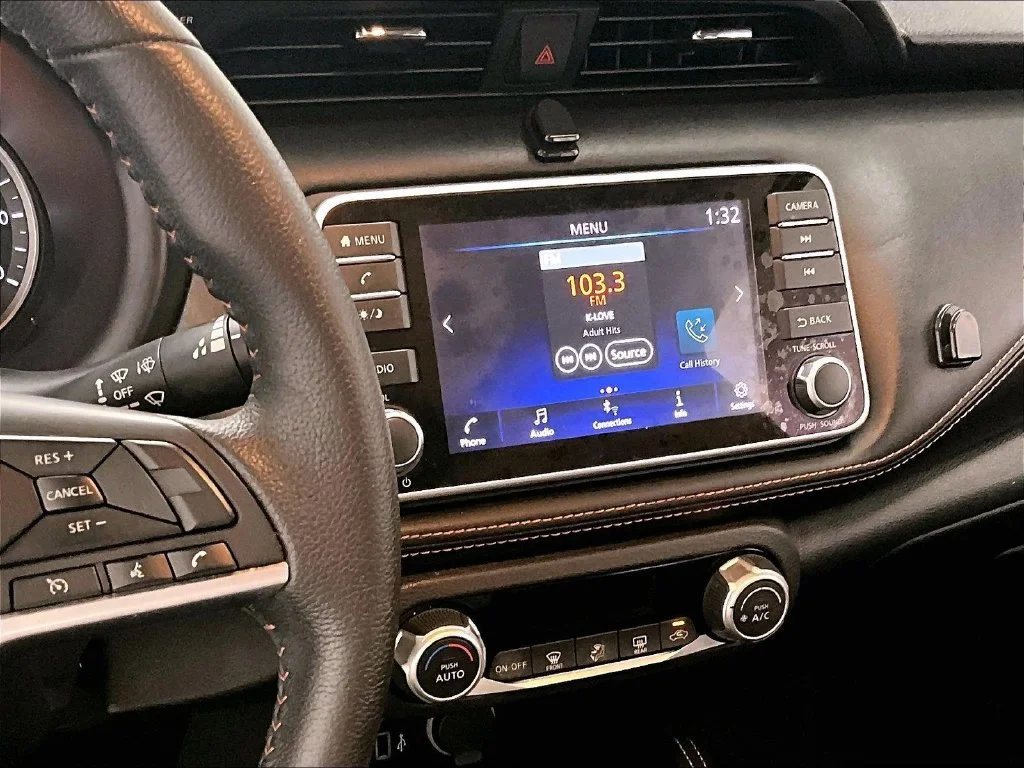 Used 2020 Black Nissan SR image 9