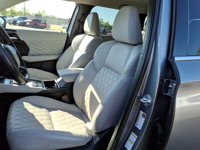 Used 2022  Mitsubishi SEL image 12