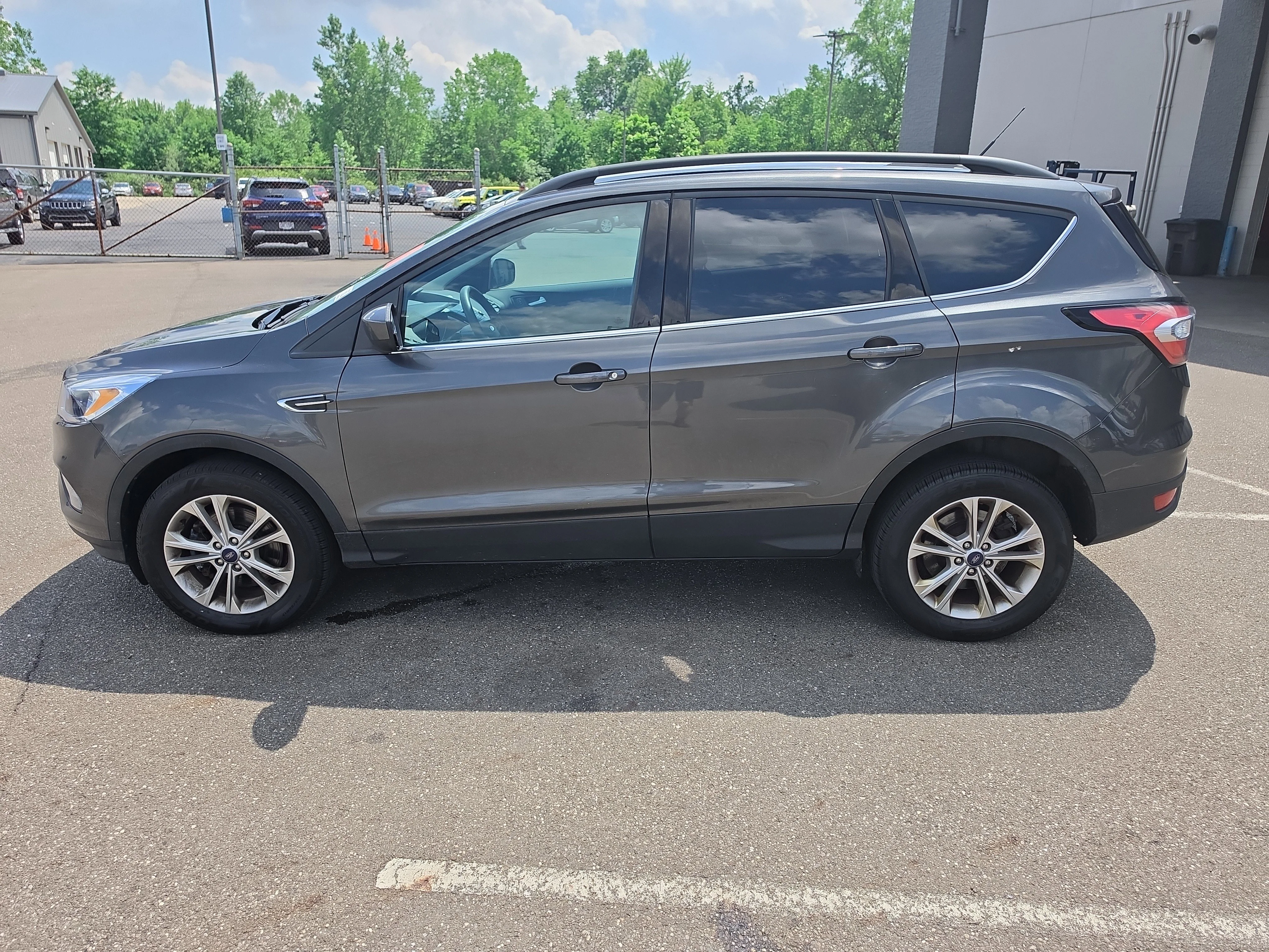 Used 2018 Magnetic Ford SE image 6
