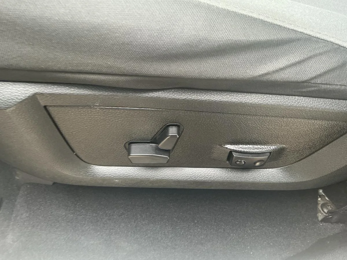 Used 2023 White RAM SLT image 18