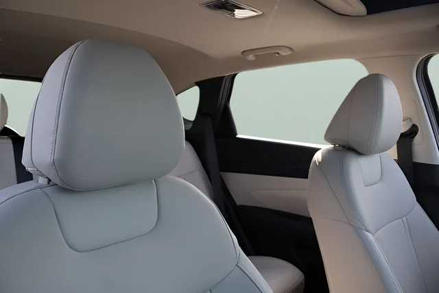 Used 2025 Gray Hyundai SEL Convenience image 25
