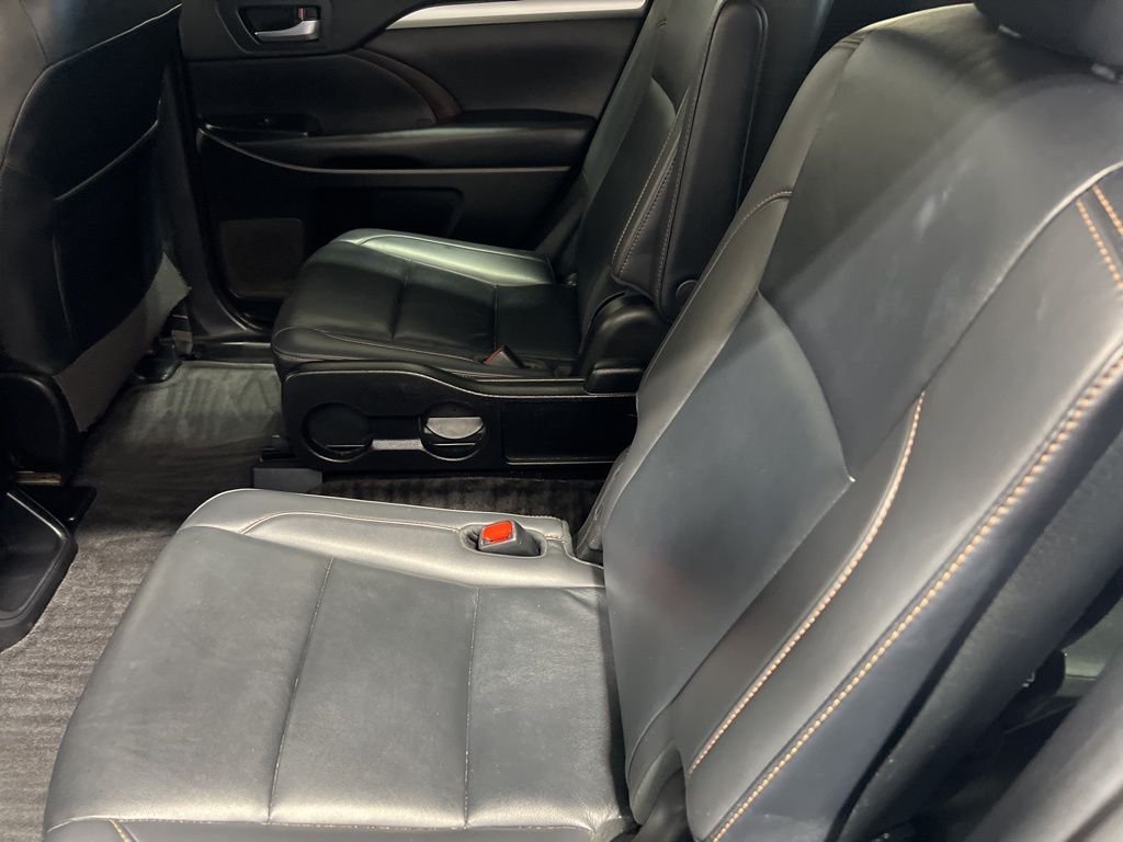 Used 2019 Gray Toyota XLE image 25