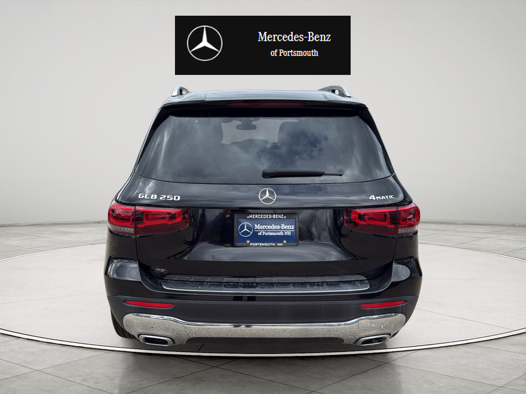 Used 2022  Mercedes-Benz GLB 250 image 4