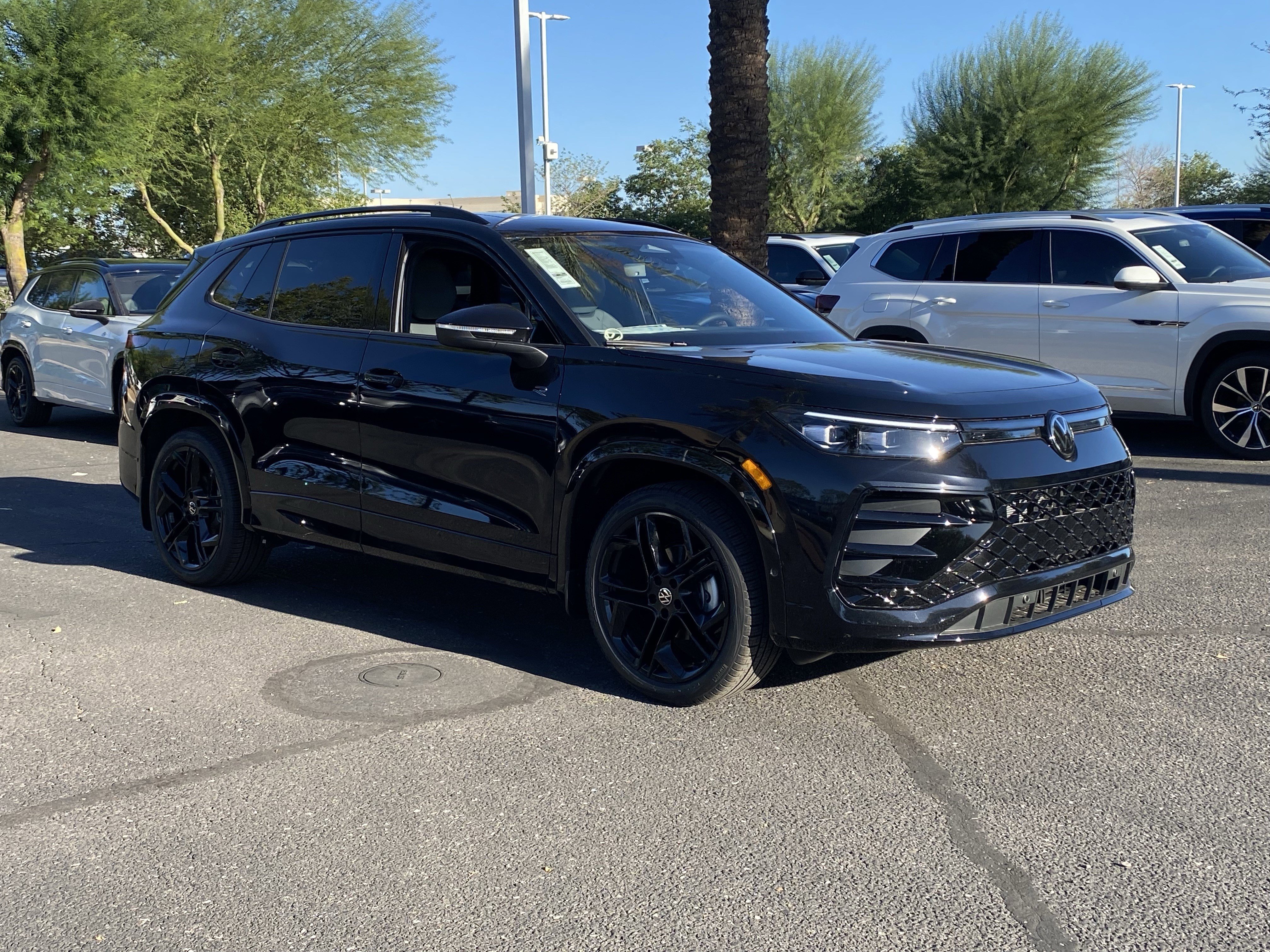 2026 Volkswagen Tiguan SE R-LINE BLACK - Photo 4