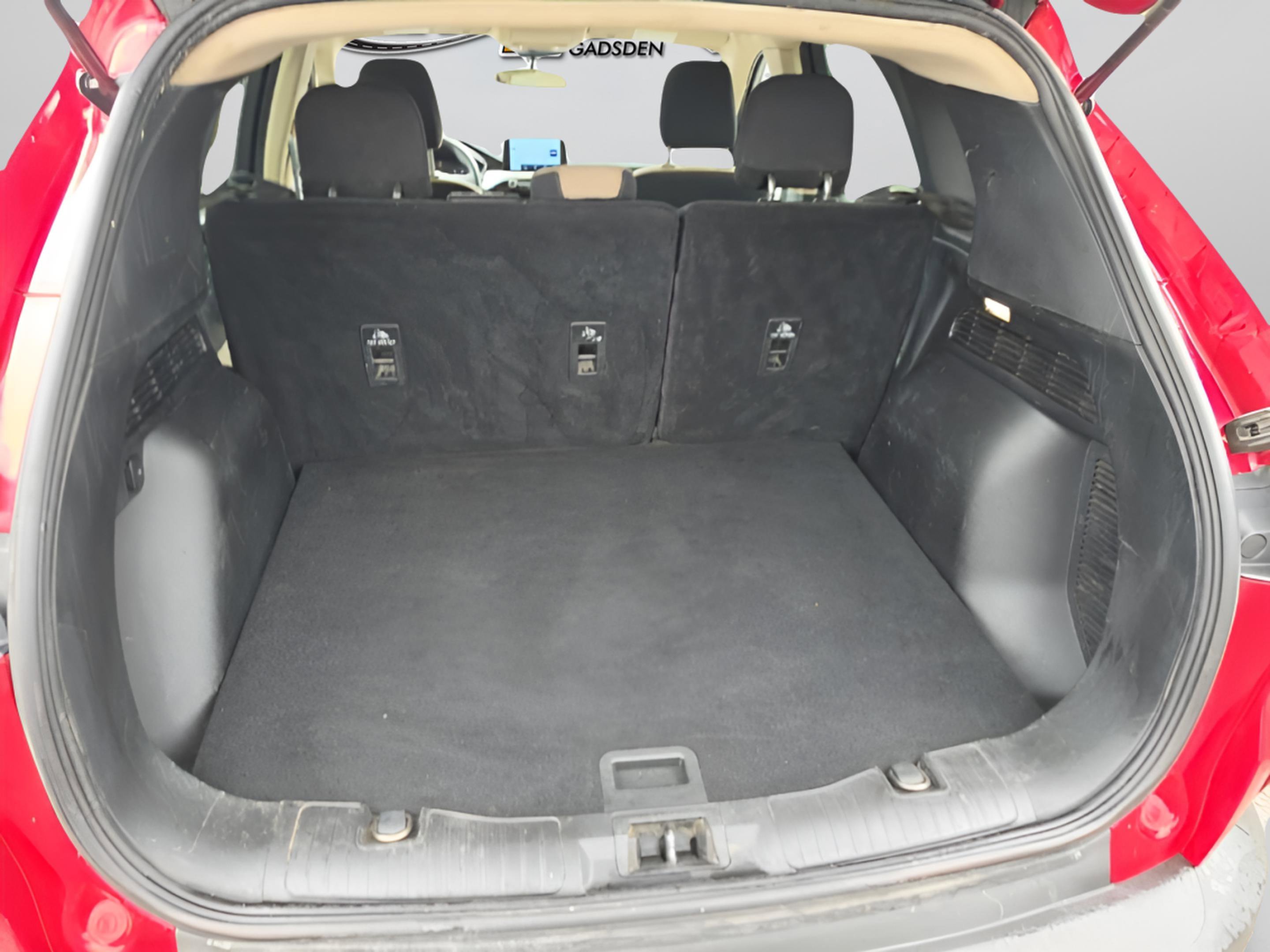 Used 2020 Red Ford SE image 9