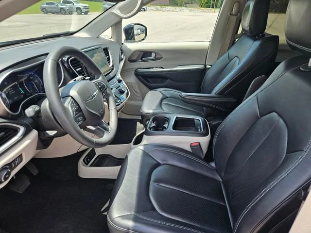 Used 2024 Red Chrysler Touring L image 9