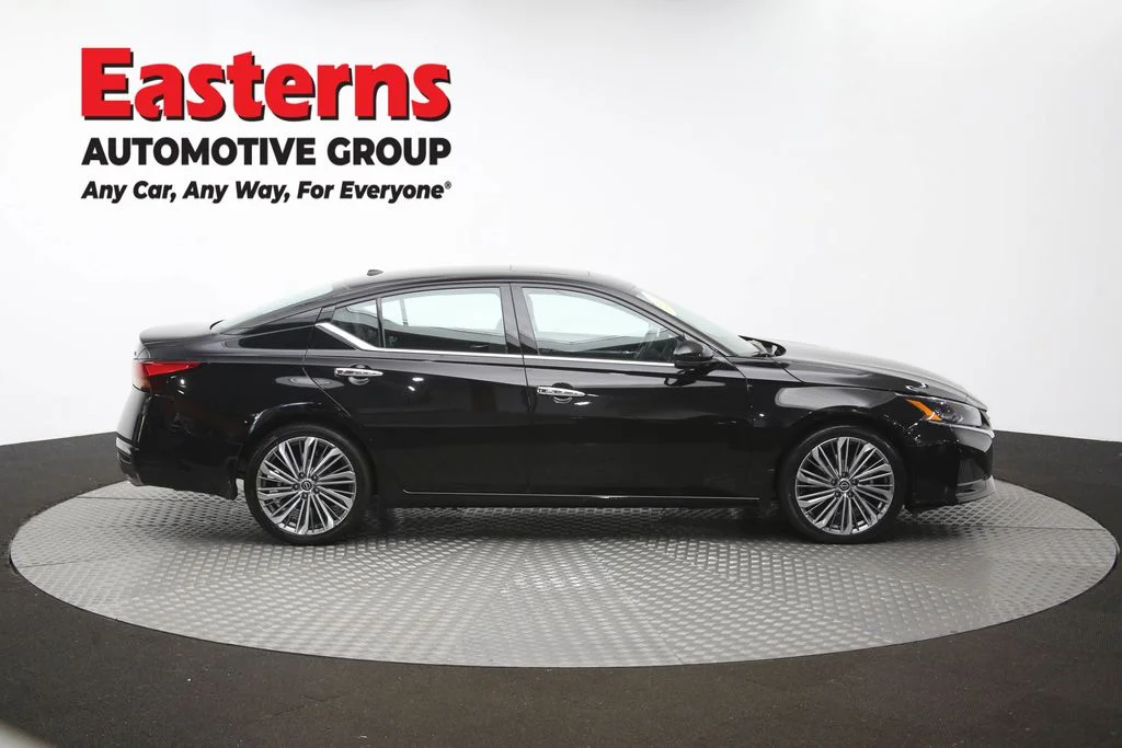 Used 2023 Black Nissan 2.5 SL image 45